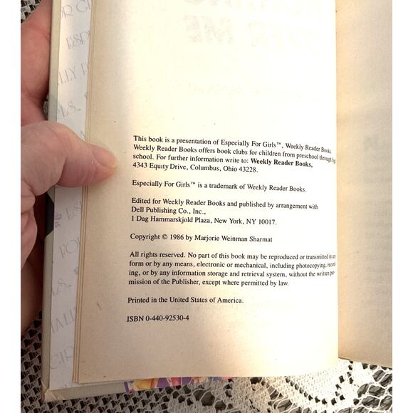 1986 Fighting Over Me By Marjorie Sharmat Teen Book - Picture 5 of 7